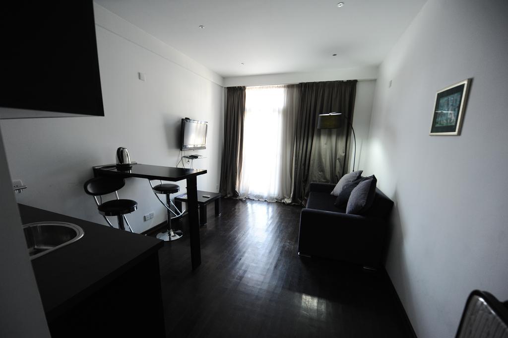 Black-White Rooms Batumi Eksteriør bilde